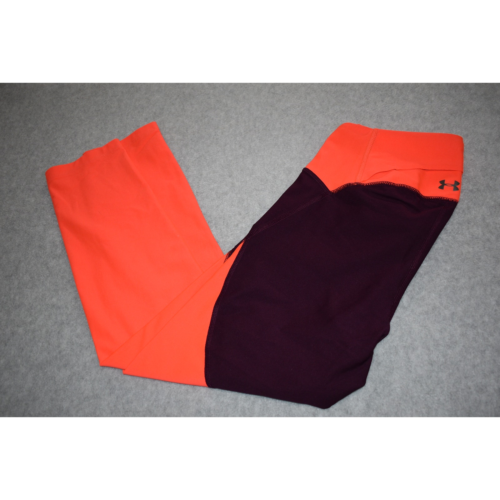 Under Armour Womens Size Medium Fitted Leggings Pants Capris Gym Workout